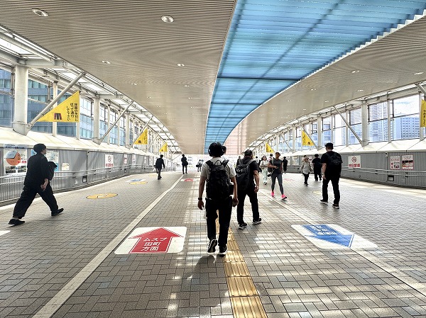 田町駅遊歩道