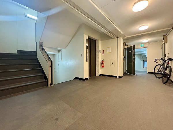 代々木いずみマンション 共用廊下