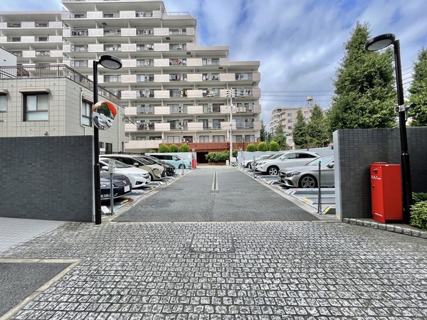 小石川アインス 駐車場