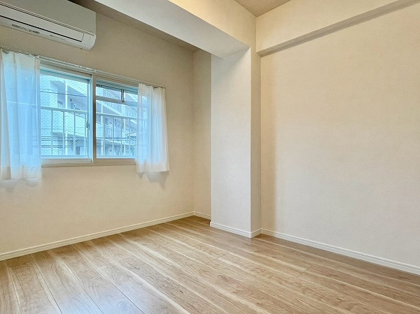 中銀世田谷マンシオン2号館_シンプルな洋室の写真