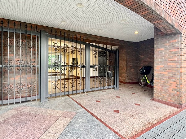 朝日エンブレム奥沢 アプローチ