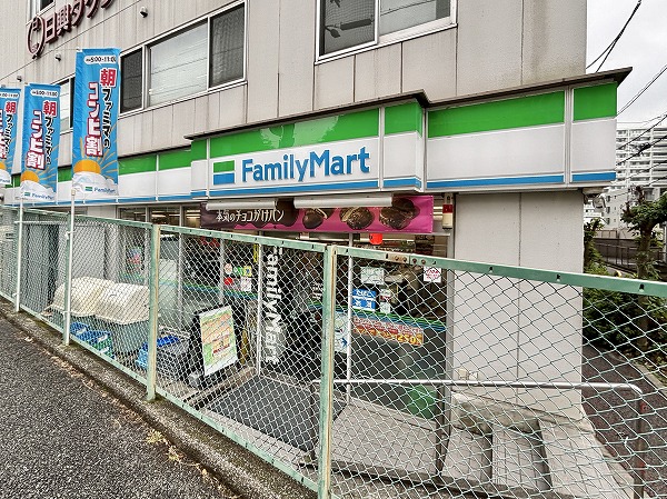 ファミリーマート 帝京大学病院前店