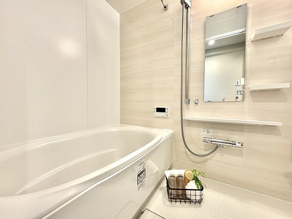 スターロワイヤル四谷大京町_清潔感があるバスルームの写真
