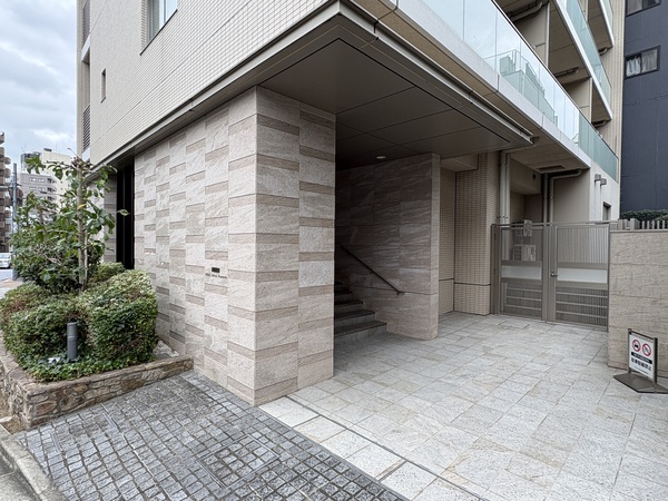 ウエリス渋谷本町 アプローチ