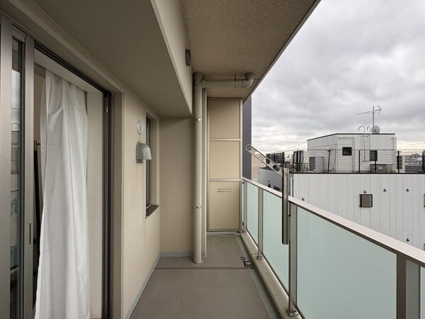ウエリス渋谷本町_広いバルコニーの写真