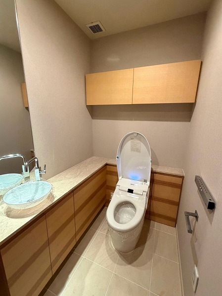 乃木坂パークハウス_清潔感のあるトイレの写真