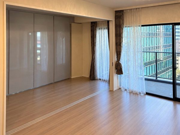 三田聖坂ガーデンレジデンス_リビングダイニングキッチンの写真1