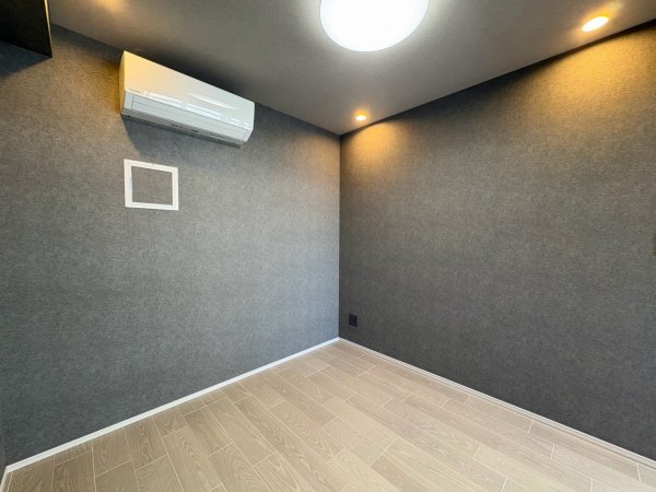 サンクタス品川_アクセントクロスがお洒落な洋室の写真6