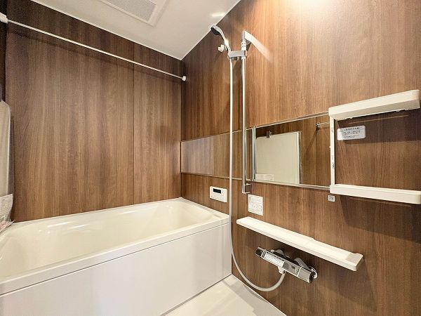 レーベンリヴァーレイオザ東京_高級感があるバスルームの写真1