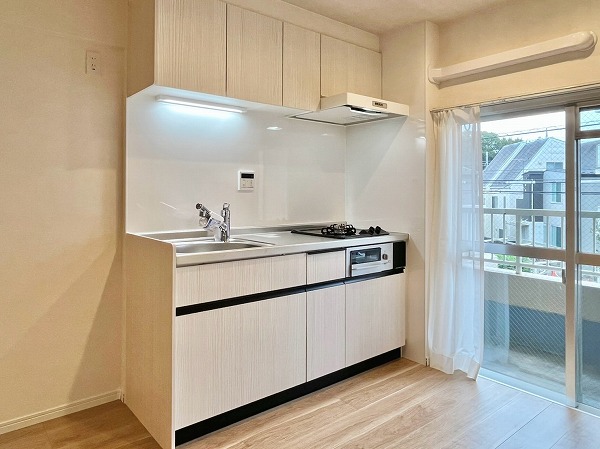 中銀世田谷マンシオン2号館_ホワイト基調のキッチンの写真
